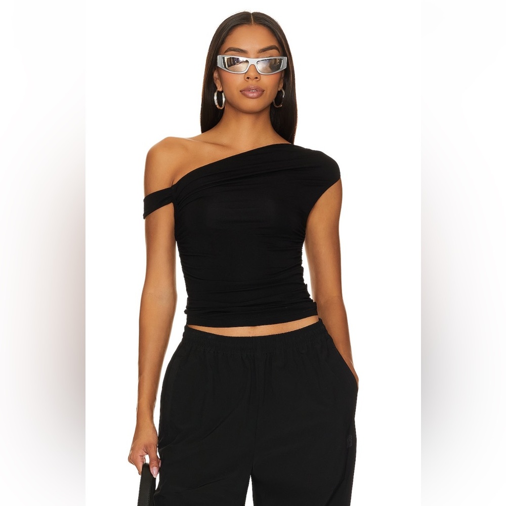 Superdown Moxie Black One-Shoulder Top